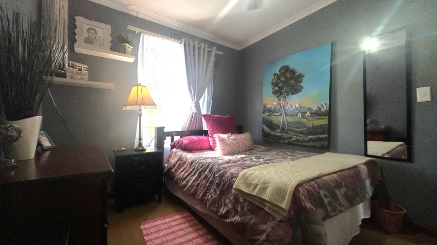 4 Bedroom Property for Sale in Sunningdale Western Cape